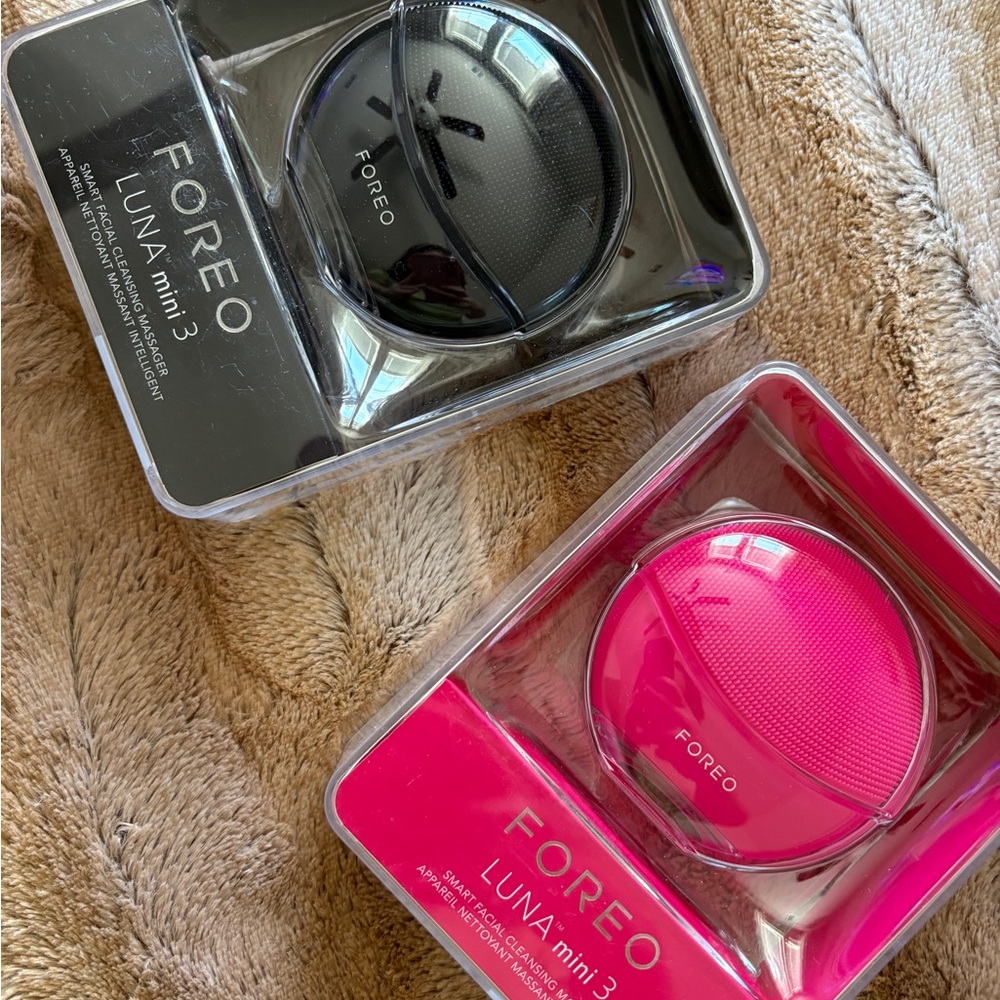 Foreo Luna Mini 3 Facial Cleansing Devices - Black and Pink